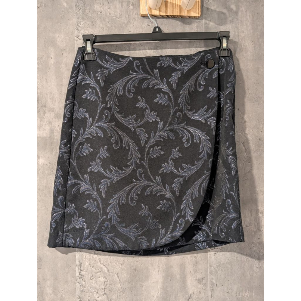 Women's LOFT Skirt Size 4 Black Blue Floral